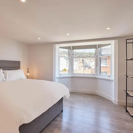 Host & - The Merchants Quarters