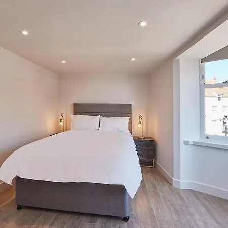 Host & - The Merchants Quarters