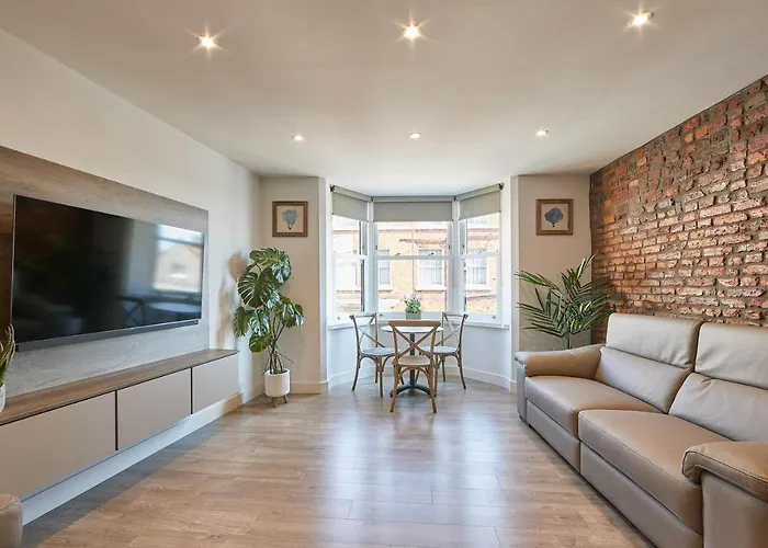 Host & - The Merchants Quarters *