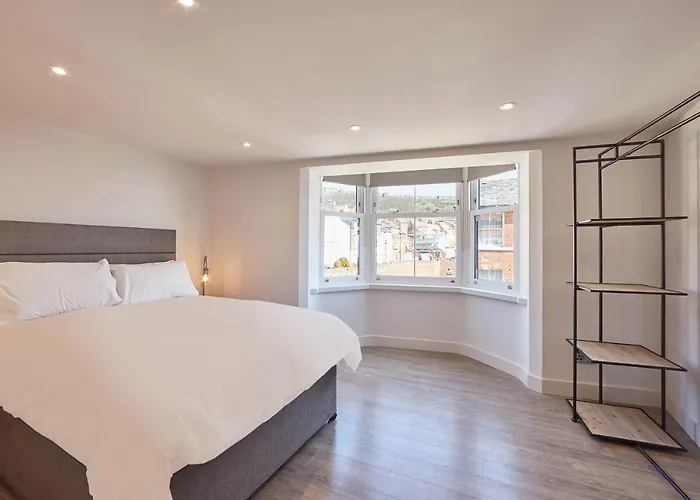 Host & - The Merchants Quarters