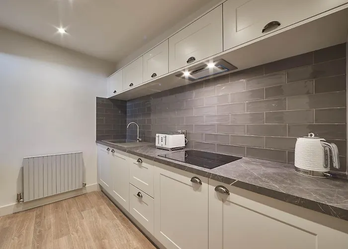 Host & - The Merchants Quarters * スカーバラ