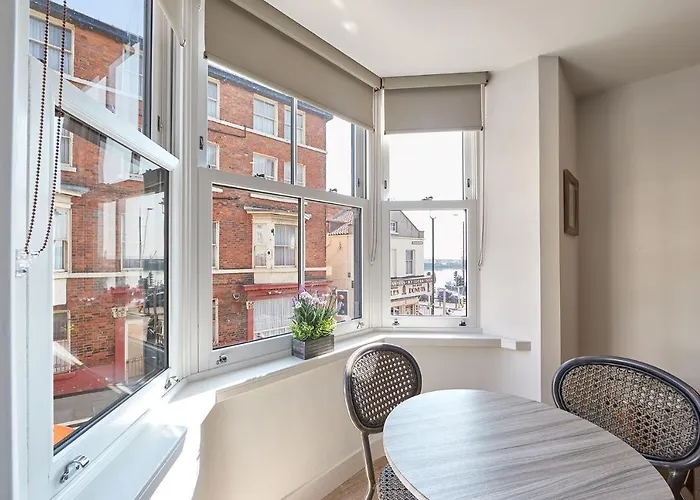 Host & - The Merchants Quarters * スカーバラ