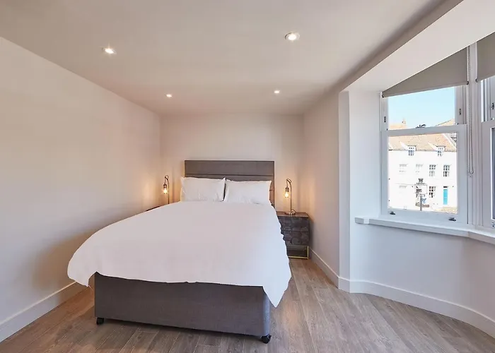 Host & - The Merchants Quarters